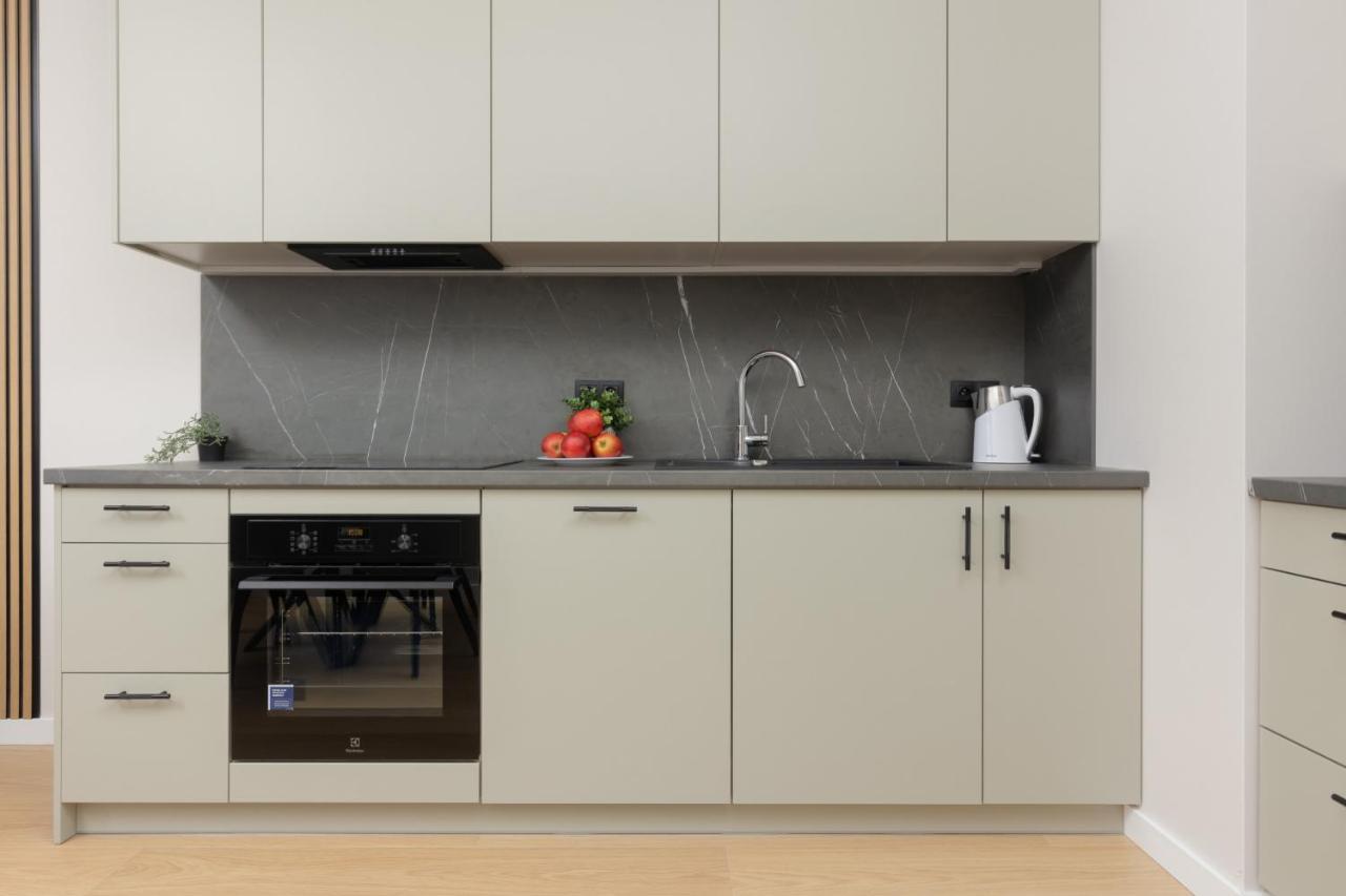 Wola Spacious Flat With Air Conditioning & Balcony By Noclegi Renters ワルシャワ エクステリア 写真