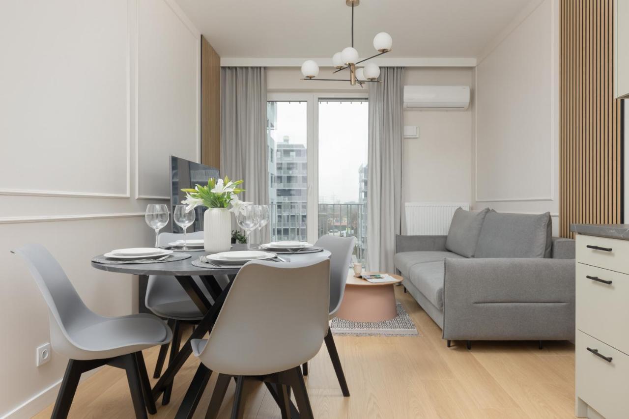 Wola Spacious Flat With Air Conditioning & Balcony By Noclegi Renters ワルシャワ エクステリア 写真