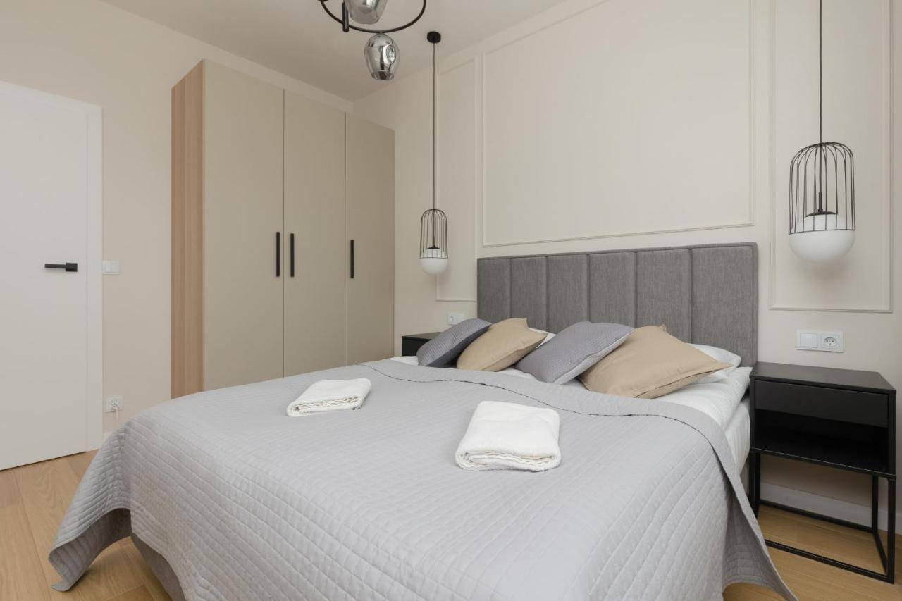 Wola Spacious Flat With Air Conditioning & Balcony By Noclegi Renters ワルシャワ エクステリア 写真