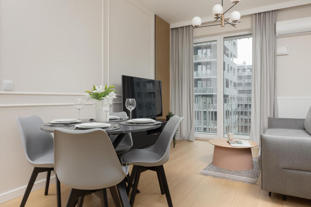 Wola Spacious Flat With Air Conditioning & Balcony By Noclegi Renters ワルシャワ エクステリア 写真